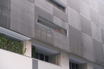 建築基準法　ビルの非常用進入口　バルコニー