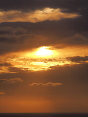 夕陽と夕焼けの空