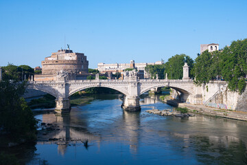 Obraz premium Bridge over the Tiber in Rome