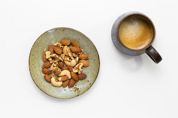 ミックスナッツとコーヒーの背景素材