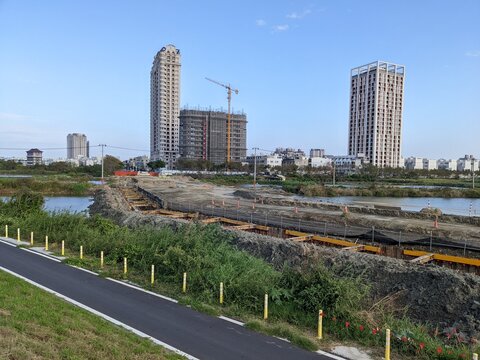 The contruction of new road in the wetland in Tainan, Taiwan. The expansion of restidual area have threaten the habitat of wild animals, expectially the water birds.