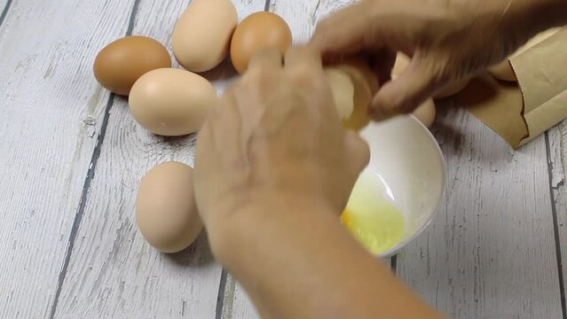 Double yolk eggs, Twin eggs with jumbo size