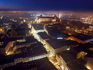 Fototapeta na wymiar Widok na Zamek Królewski na Wawelu z drona