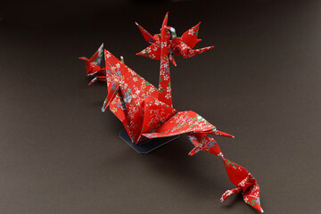 一枚の紙で作られた連鶴 鶴の折り紙 日本の伝統工芸1
