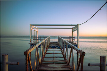 vista al puente por la mañana 