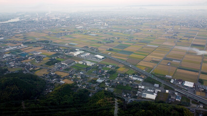 龍峯山自然公園上空から望む朝の八代平野