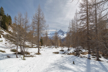 Vallée de la Clarée dans les Hautes-Alpes en hiver