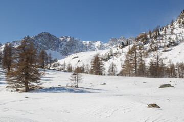 Fototapeta na wymiar Vallée de la Clarée dans les Hautes-Alpes en hiver