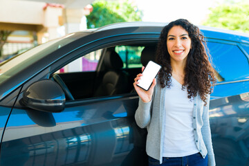 Fototapeta na wymiar Hispanic woman using a rideshare app service