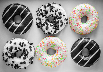 Six ring donut with different glaze