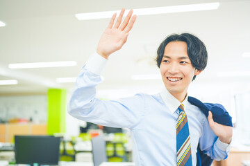 定時で帰るホワイト企業のサラリーマン