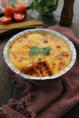 spaghetti brulee with meat and tomato sauce