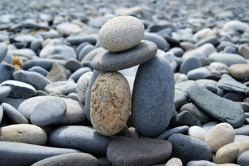 Fototapeta na wymiar Zen tower made of pebbles on a rocky beach.