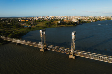 Ponte entre cidades no Rio Grande do Sul