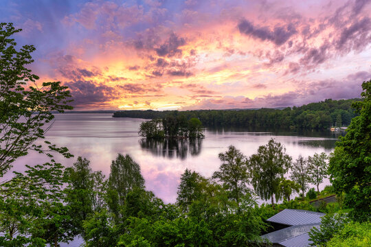 The Gro&szlig;er Pl&ouml;ner See ("Great Pl&ouml;n Lake o Lake Pl&ouml;n") at sunset, Schleswig-Holstein, Germany.