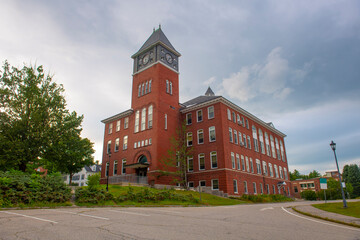 Rounds Hall in Plymouth State University in historic town center of Plymouth, New Hampshire NH, USA.  - obrazy, fototapety, plakaty