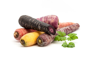 Nahaufnahme von bunten Ur-Möhren