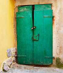 Hausfassade mit Eingangstüre in der Altstadt von Baska,Istrien,Kroatien,