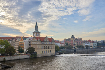 Obraz premium The bank of the Vltava flows through the town of Prague.