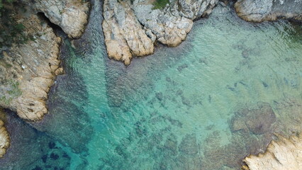 Fotografía de naturaleza de costa con paisajes de mar y montaña