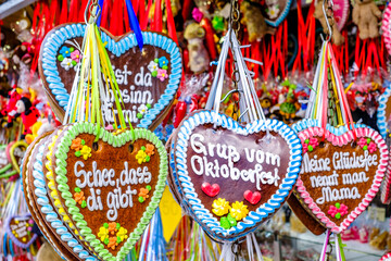 Obraz premium typical bavarian ginger bread heart