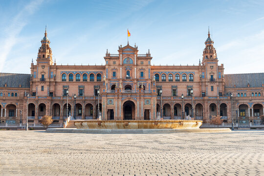 The Plaza de Espania is a Square located in the Park in Seville Built in 1928