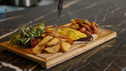 Roast plate with meat and sauce