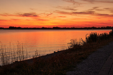 Bezaubernde Abendstimmung am Altmühlsee, Gunzenhausen, Bayern, Deutschland