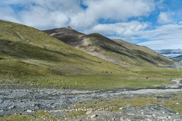 Landscape along the way between Karo La Pass and Simu La Pass, Tibet 