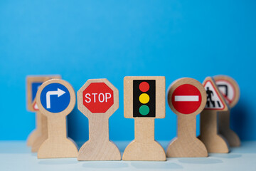 panneaux de circulation français en bois jouet pour enfant, passage code de la route - obrazy, fototapety, plakaty