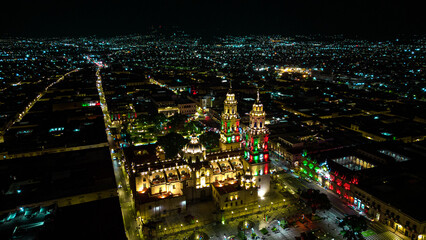 Catedral de Morelia de noche con dron