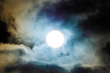 太陽と雲
