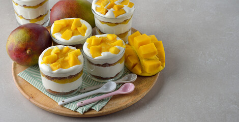 Mango cheesecake parfait