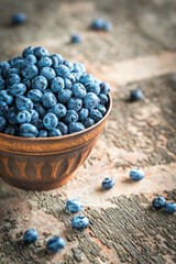 Fototapeta na wymiar Bowl of fresh blueberries