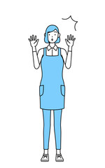 驚いて手を上げるエプロンを着た女性