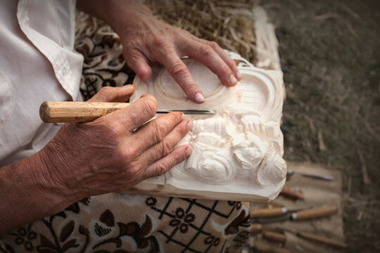 Popular artisan carving in wood