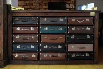 Obraz premium Counter at the hotel reception made of old suitcases.