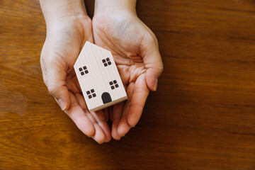 Signing home sales and insurance contracts with real estate agents, signing contracts to know the terms of buying and selling homes and real estate, contract signing ideas.