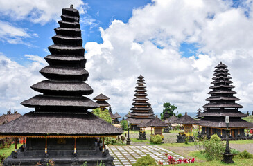 świątynia hinduistyczna Pura Besakih na Bali w Indonezji 
