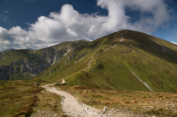 widok na Tatry Wysokie i Czerwone Wierchy jesienią © lukasz.hemka