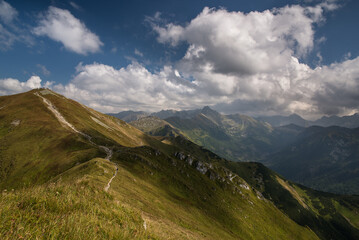 widok na Tatry Wysokie i Czerwone Wierchy jesienią © lukasz.hemka