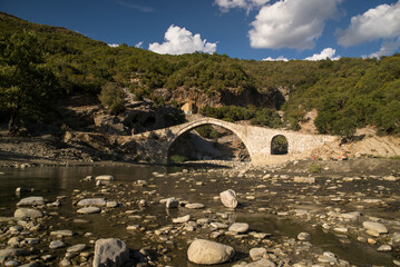 Benje Permet, Albania, widok na stary osmański most - obrazy, fototapety, plakaty