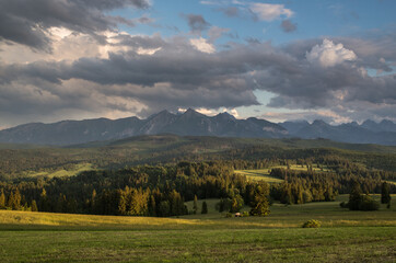 widok na Tatry Bielskie w Łapszance, wschód słońca, zachód słońca