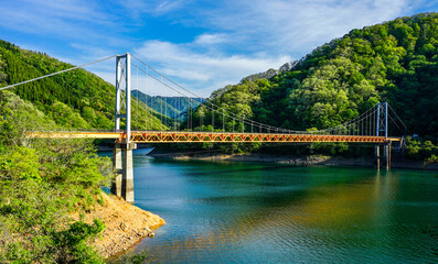 九頭竜湖に架かる夢のかけはしこと箱ヶ瀬橋（福井県大野市）