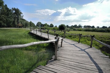 Gród w Biskupinie, stanowisko archeologiczne, architektura, park, stary,  krajobraz, historia, średniowieczna © Albin Marciniak