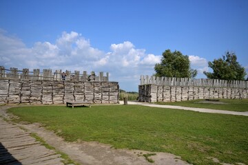 Gród w Biskupinie, stanowisko archeologiczne, architektura, park, stary,  krajobraz, historia, średniowieczna © Albin Marciniak