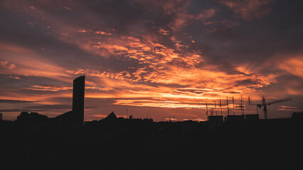 Zachód słońca z widokiem na Sky Tower - Wrocław