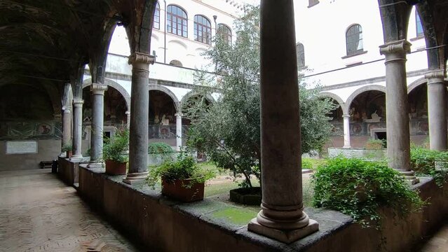 Napoli - Panoramica del complesso monumentale di Santa Maria La Nova dal chiostro piccolo