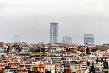 Obraz premium Istanbul Hill with Buildings and Sky Background
