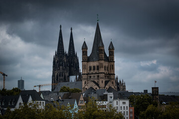 Fototapeta na wymiar Kölner Dom und Groß St. Martin